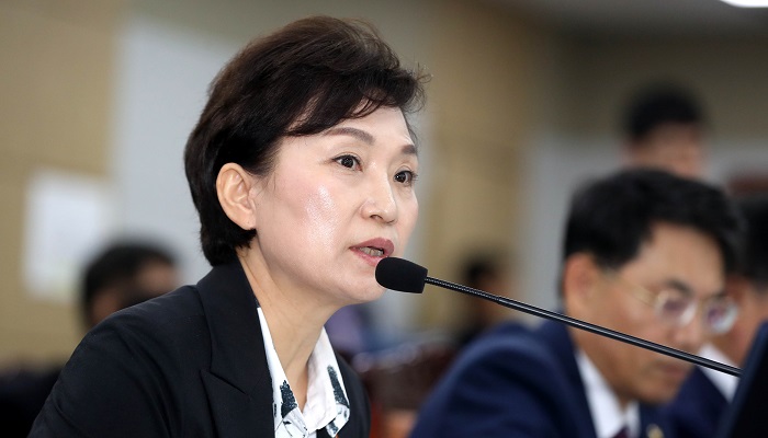 김현미 국토교통부 장관이 “3기 신도시 후보지 발표와 함께 교통대책을 내놓겠다”고 말했다.[사진=뉴시스]