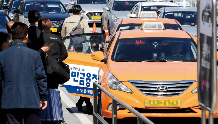 서울시를 비롯한 일부 지자체가 택시요금 인상을 검토하고 있다.[사진=뉴시스]