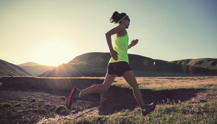 달리기를 할 땐 체중의 3~4배에 이르는 하중이 무릎에 걸린다. 달릴 때 무릎 건강을 신경써야 하는 이유다.[사진=게티이미지뱅크]