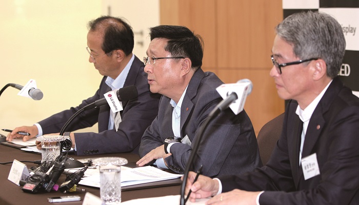 한상범 LG디스플레이 부회장이 3월 15일 열린 정기주주총회에서 중소형 OLED의 중요성을 강조했다.[사진=연합뉴스]
