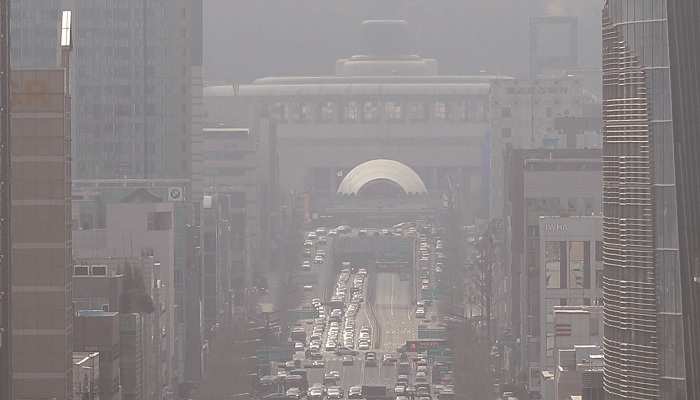 서울시내 대기오염물질 배출량이 많은 사업장의 절반 이상은 실시간 관리가 이뤄지지 않고 있다.[사진=뉴시스]