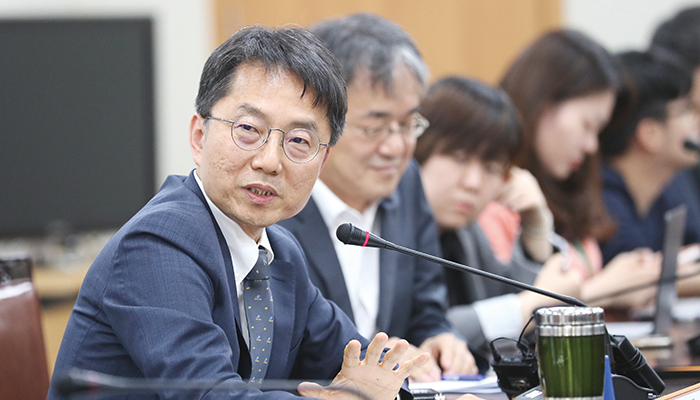 박준식 위원장은 “최저임금 인상수준이 다소 빨랐다는 것에 사회적 공감대가 있다”고 말했다.[사진=뉴시스]