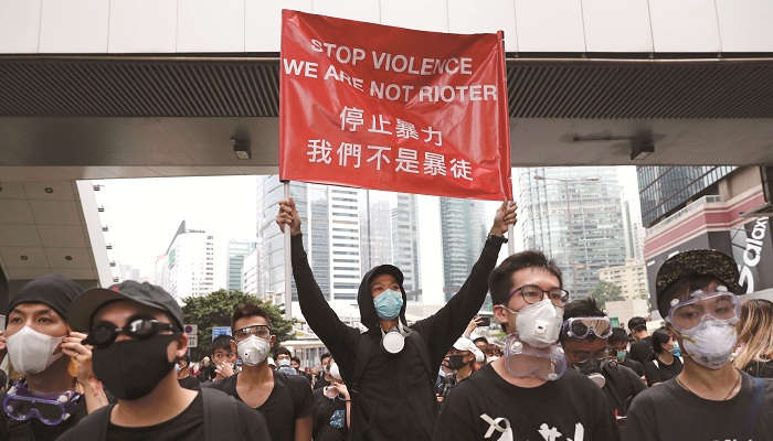 정치 불안을 겪고 있는 홍콩에선 최근 해외 이주를 원하는 시민이 증가하고 있다.[사진=뉴시스]