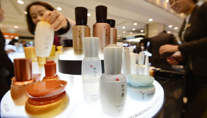 중국 내에서 일본 · 유럽 등의 글로벌 화장품 브랜드가 약진하고 있다는 점은 국내 화장품 업계에 부담 요인이다.[사진=뉴시스]