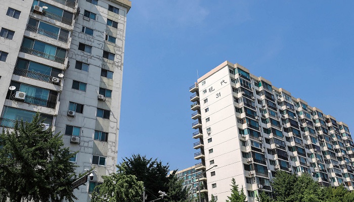 서울 일부 아파트 단지는 재건축 대신 리모델링을 선택했다.[사진=뉴시스]