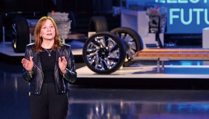 메리 바바 GM 회장 겸 CEO가 차세대 전기차 플랫폼을 소개하는 모습.[사진=한국GM 제공]