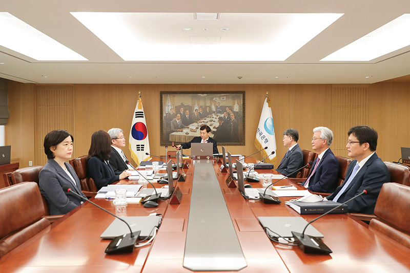 한국은행 금융통화위원회가 기준금리를 역대 최저치인 0.50%로 인하했다.[사진=뉴시스]