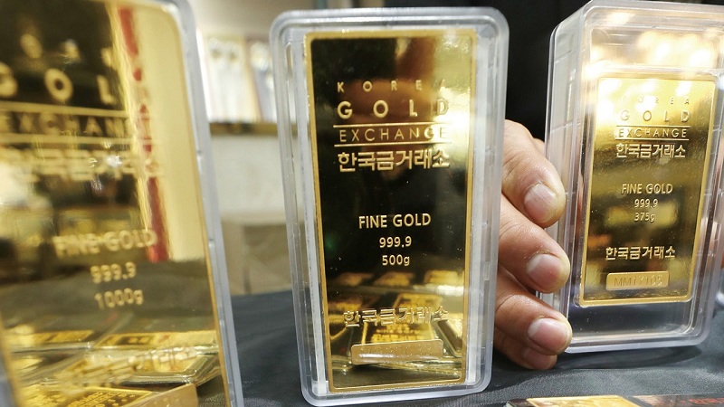 금값 고공행진이 이어지자 금 투자에 관심을 갖는 이들이 늘었다.[사진=뉴시스]