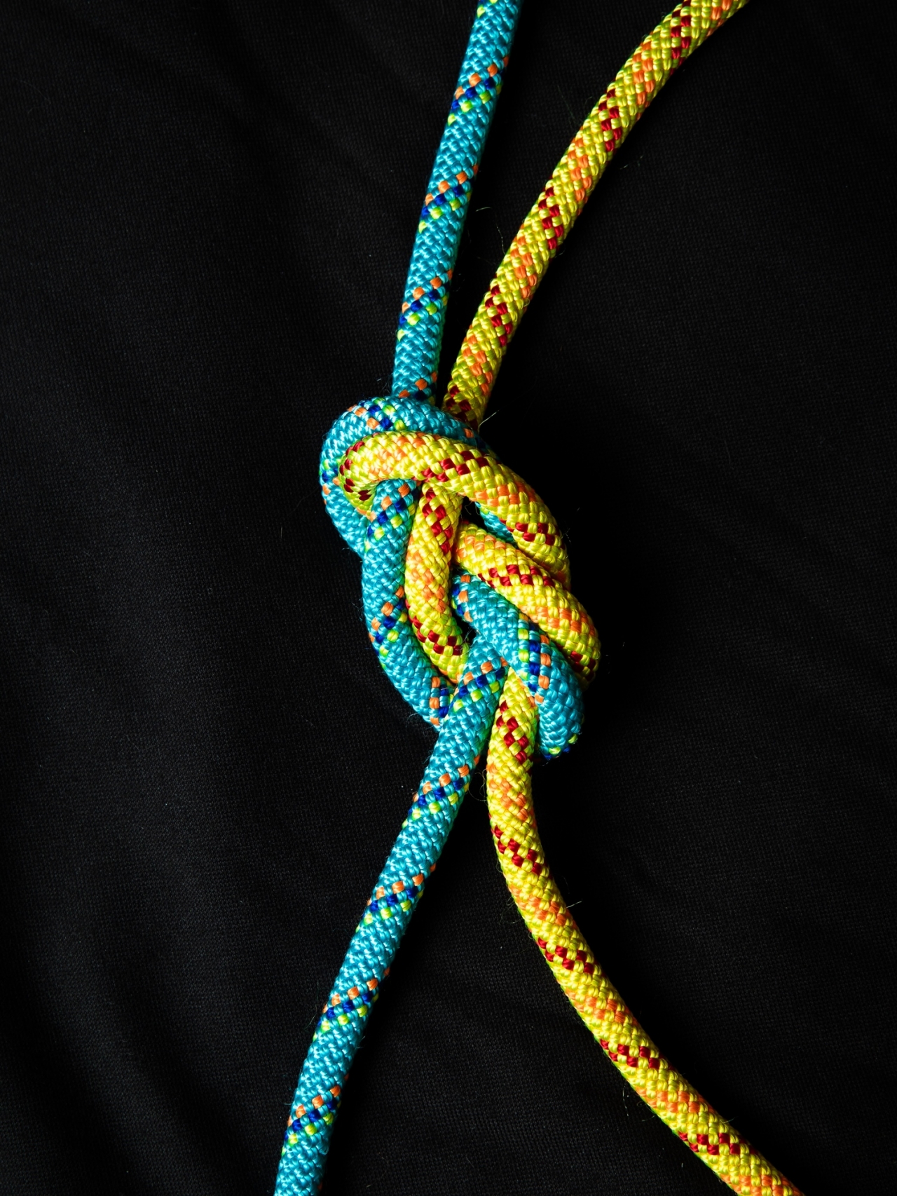 박현홍 대표가 직접 묶은 8자 매듭. 이 매듭은 각 줄을 잡아당길 때 더욱 강하게 묶인다. 멘토와 멘티는 누구 하나가 끌어주는 관계가 아니라 서로에게 영향을 주는 관계다. [사진=오상민 작가]
