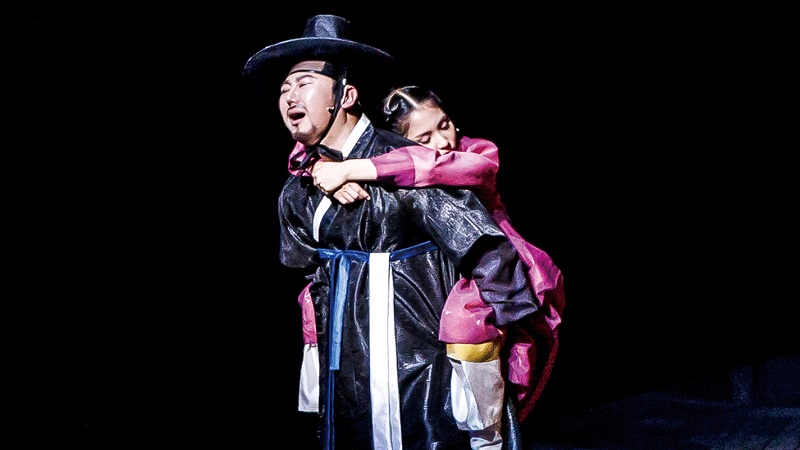 국립창극단의 창극  ‘아비. 방연’이 5년 만에 무대에 오른다. 사진은 2015년 초연 모습. [사진=국립극장 제공]