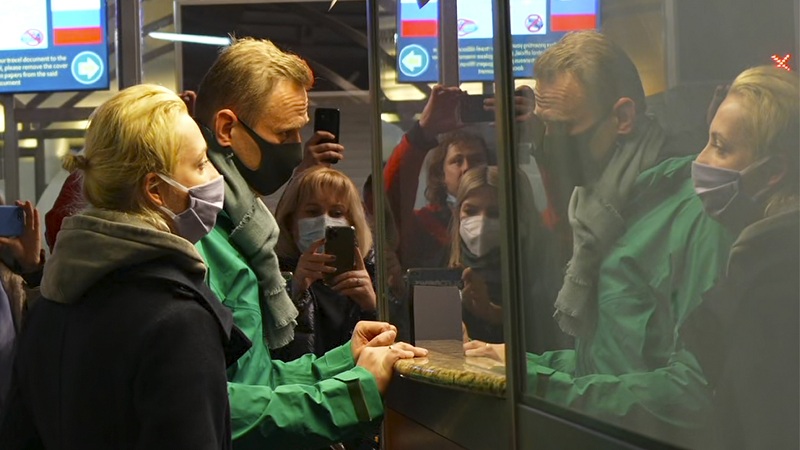 알렉세이 나발니가 17일(현지시간) 5개월 만의 귀국을 시도하려다 러시아 셰레메티에보 공항에서 체포됐다.[사진=뉴시스]