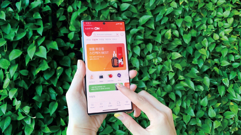 롯데쇼핑이 온라인 통합 앱 ‘롯데온’의 서비스를 강화했다.[사진=롯데쇼핑]