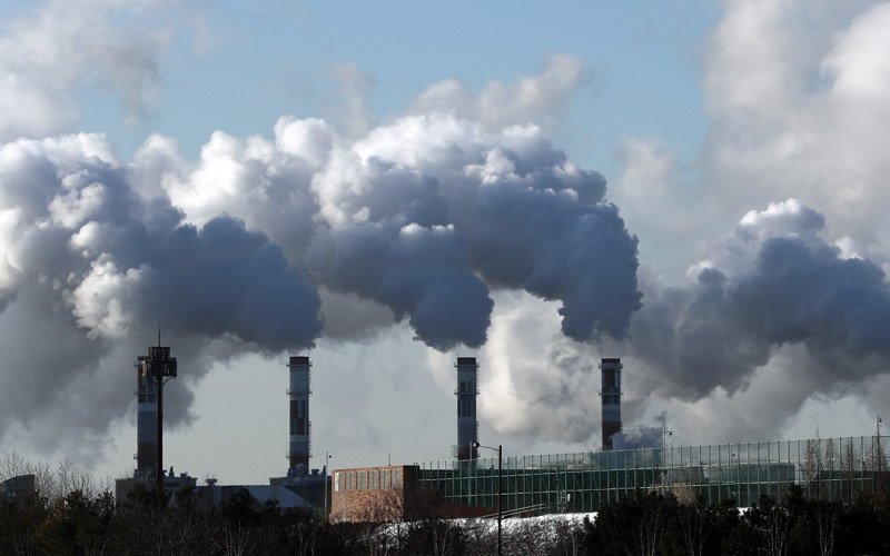 정부는 탈탄소 정책을 펼치면서도 기존의 석탄발전소 폐기 계획은 세우지 않았다. 탈탄소 정책의 진정성이 의심받는 이유다.[사진=뉴시스]