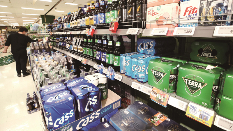 하이트진로의 맥주 시장점유율을 40%대로 끌어올린 테라가 최근 심상찮다.[사진=연합뉴스]