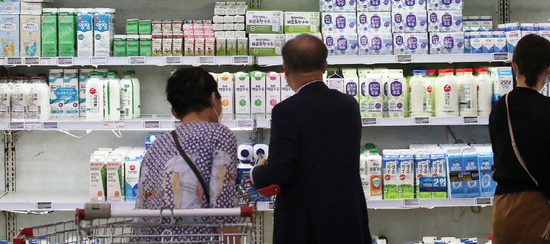 원유 가격 인상으로 우유 가격도 곧 오를 예정이다.[사진=연합뉴스]