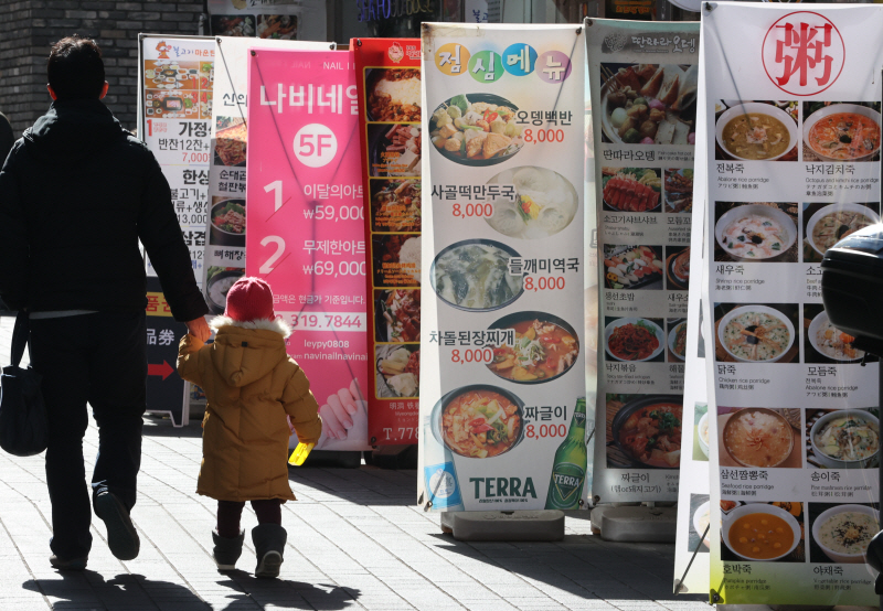 한국소비자원이 집계하는 대표 8개 외식 메뉴 중 삼계탕을 제외하고 올랐다.[사진=연합뉴스]