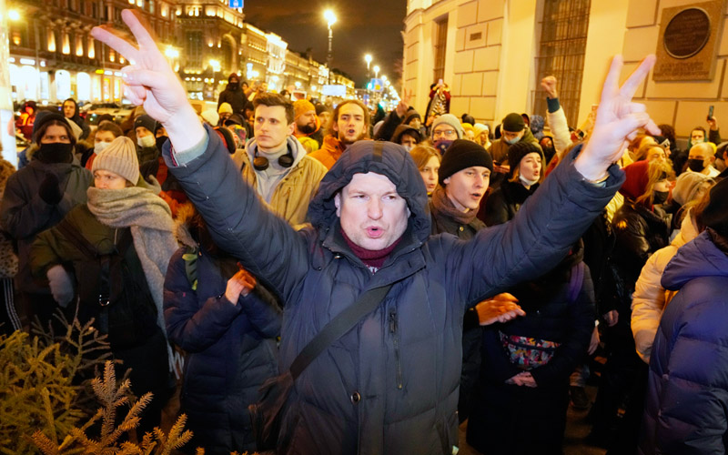 러시아 전역에서 반전 시위를 벌이다 체포되는 사람들이 늘고 있다.[사진=뉴시스]