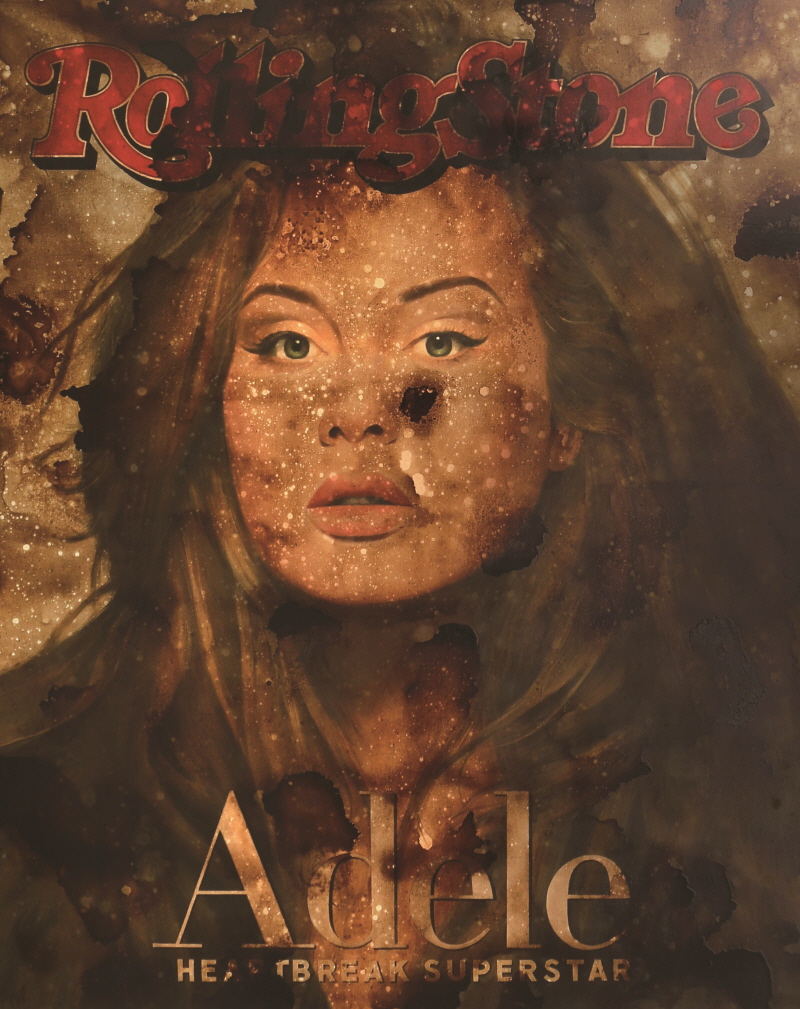 Adele, 2022, acrylic and coffee on canvas, 250×200㎝.[사진=아라리오갤러리 제공]
