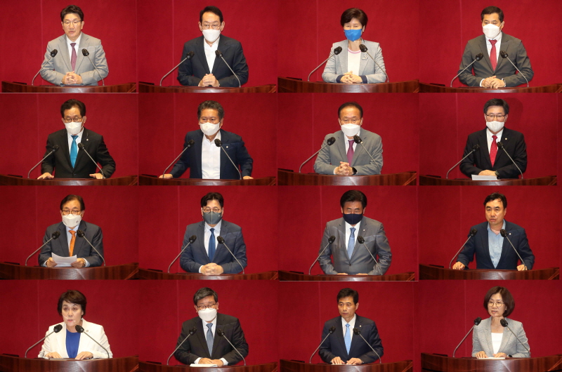 한국의 국회의원들은 총선거를 치를 때면 보수 삭감을 공약으로 내세운다. 하지만 그들의 보수는 2018년부터 올해까지 5년 연속 올랐다. 사진은 22일 상임위원장으로 선출된 의원들. [사진=연합뉴스]