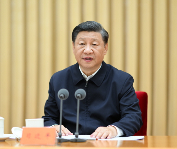둔화하는 경제지표들은 시진핑 주석에게 부담을 안기고 있다. [사진=뉴시스]