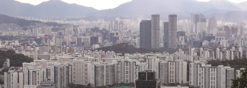 서울 아파트 실거래가지수가 2개월 연속 하락했다.[사진=뉴시스]