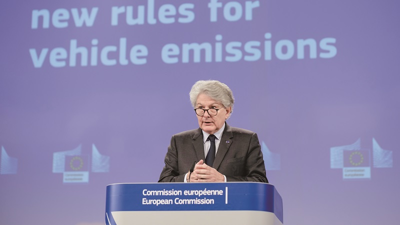 지난 10월 EU는 2035년부터 내연기관차 판매를 금지하기로 합의했다. 사진은 티에리 브르통 EU 내부시장 담당 집행위원.[사진=연합뉴스]