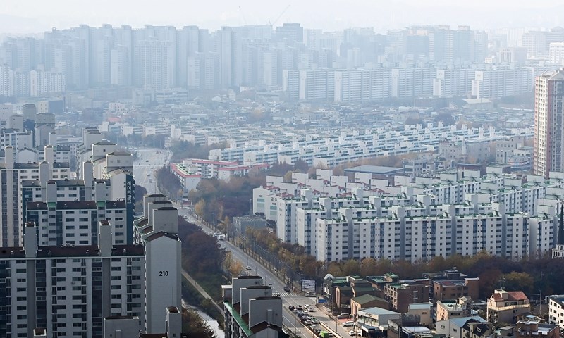 정부는 11월 10일 서울과 경기 일부 지역만 부동산 규제지역으로 남겨놓고 나머지 지역에서 모든 규제를 해제했다.[사진=뉴시스]