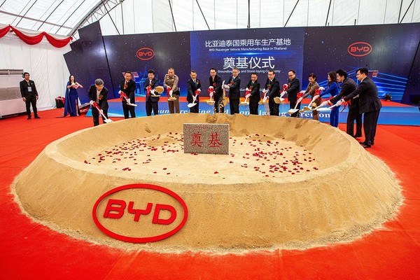 중국 전기차 회사 BYD의 태국 공장 기공식 모습. [사진=뉴시스]