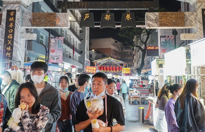 청년실업률이 늘어나면서 중국 경제가 더블딥 위기에 직면했다.[사진=연합뉴스]