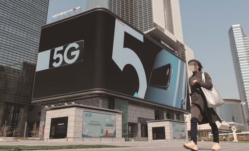 5G는 속도 면에서 통신 소비자를 만족시키지 못하고 있다. [사진=뉴시스]