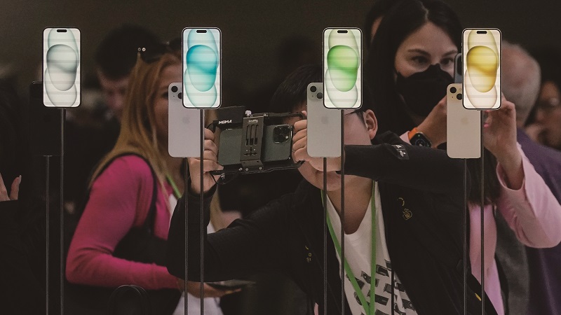 애플의 최신 스마트폰 ‘아이폰15’ 시리즈가 중국에서 예약판매 개시 1분 만에 매진됐다.[사진=뉴시스]