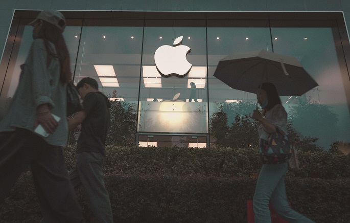 지난 9월 중국 정부가 공무원들에게 애플 사용 금지령을 내렸다는 소식이 전해졌다.[사진=연합뉴스]