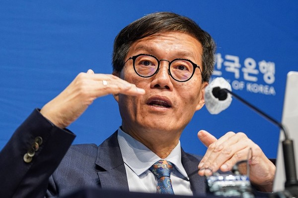 이창용 한국은행 총재가 물가 전망을 수정했다. [사진=뉴시스]