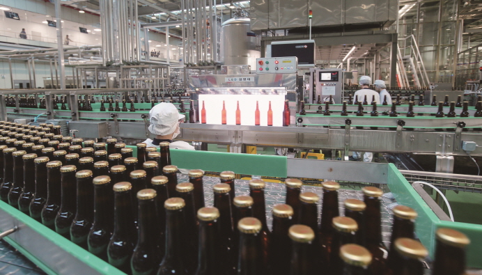 롯데칠성음료는 맥주 시장점유율 15%를 목표로 맥주 공장을 확대했지만 5%대 시장점유율에 머물고 있다.[사진=뉴시스]