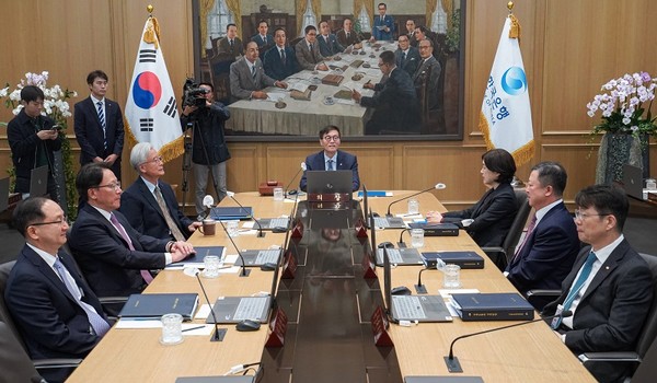 이창용 한국은행 총재가 10월 19일 한은 본관에서 금융통화위원회 본회의를 주재하고 있다. [사진=뉴시스]