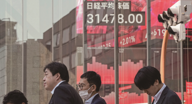 김민주 · 이지은 금융투자연구회 학생은 일본 주식 투자에 숨은 리스크를 분석했다.[사진=뉴시스]
