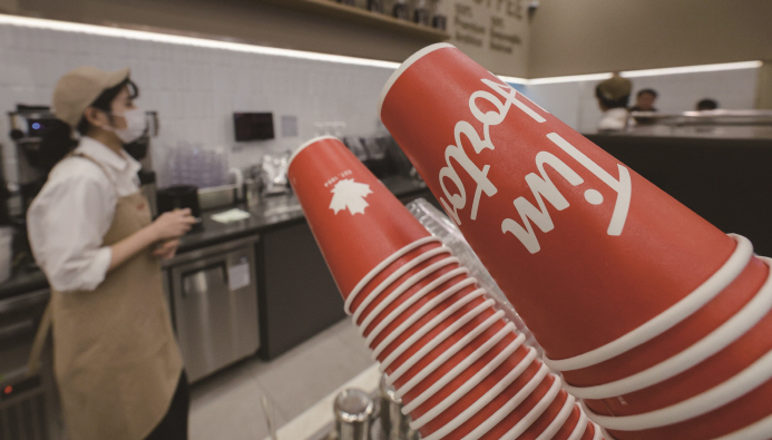 햄버거 프랜차이즈 브랜드 ‘버거킹’을 운영하는 비케이알(BKR)이 팀홀튼을 한국에 들여왔다.[사진=뉴시스]