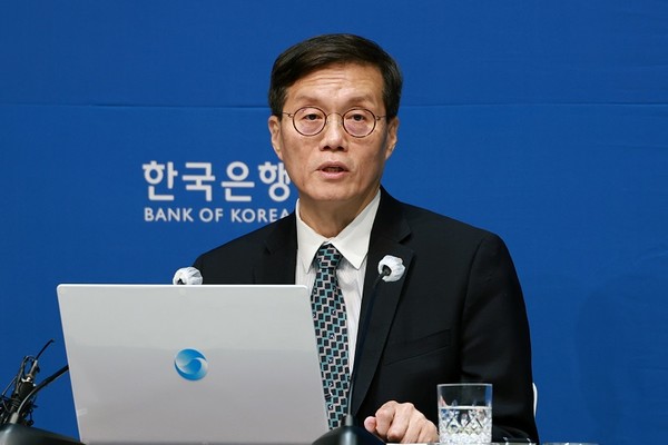 이창용 한국은행 총재가 지난 11일 통화정책방향 기자간담회에서 발언하고 있다. [사진=뉴시스]