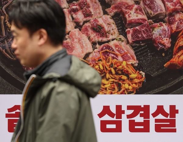 식품 인플레이션이 상승하면서 우리나라 2월 물가가 다시 상승했다. 서울 시내 한 음식점 모습. [사진=뉴시스]