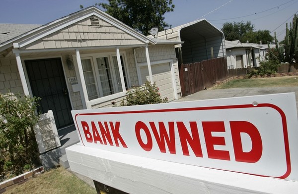 2008년 금융위기는 미국의 서브프라임 대출 문제에서 시작했다. 2007년 캘리포니아주 안티코의 한 주택에 은행 압류 표지가 붙어있다. [사진=뉴시스]