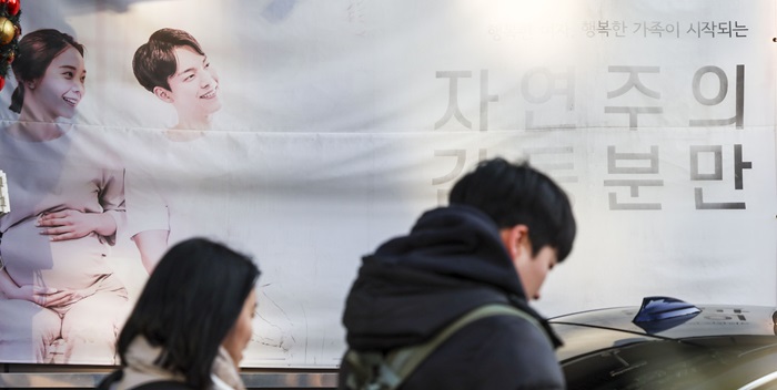 민주당의 저출산 공약은 막대한 재원이 필요하다.[사진=뉴시스]