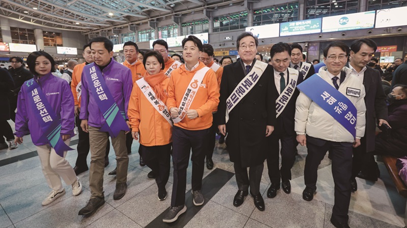 거대 양당의 경쟁이 치열해지면서 제3지대 정당의 입지가 흔들리고 있다.[사진=뉴시스] 
