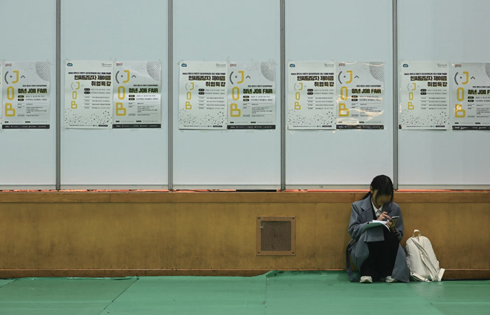 인턴 희망고문 근절과 허위 채용광고 근절 공약은 행정지도나 자발적 개선을 통해 달성하기 어렵다.[사진=뉴시스]