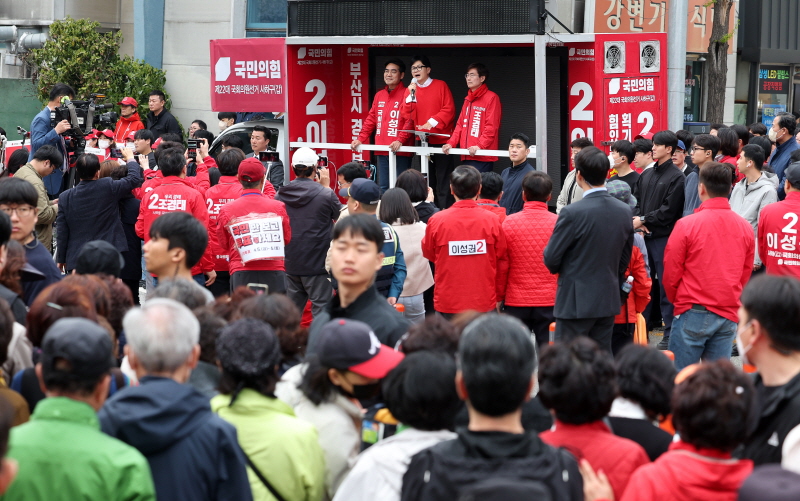 국민의힘이 22대 총선에서 내놓은 공약은 기대만큼 우려도 크다. [사진=뉴시스]