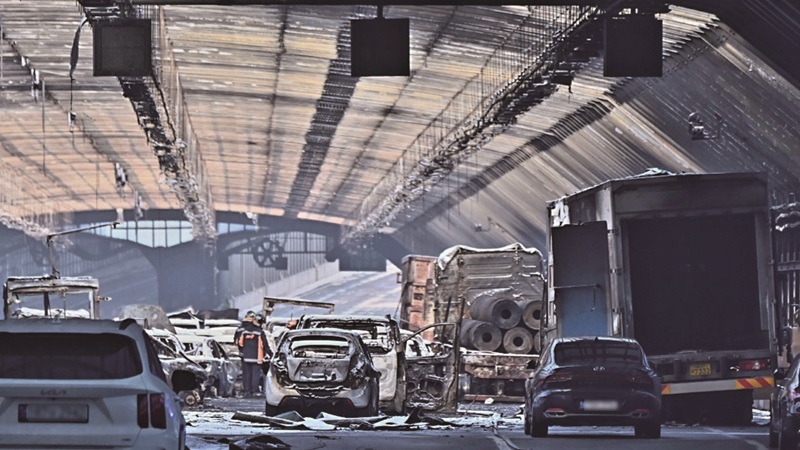 제2경인 방음터널 화재 사고가 발생한 지 1년 6개월이 흘렀지만 안전강화조치는 미흡하기만 하다. [사진=뉴시스]