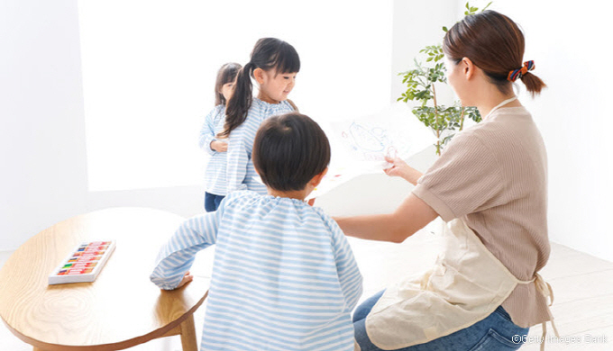 월 200만원대 외국인 가사근로사를 이용할 수 있는 가정은 많지 않다.[사진=뉴시스]