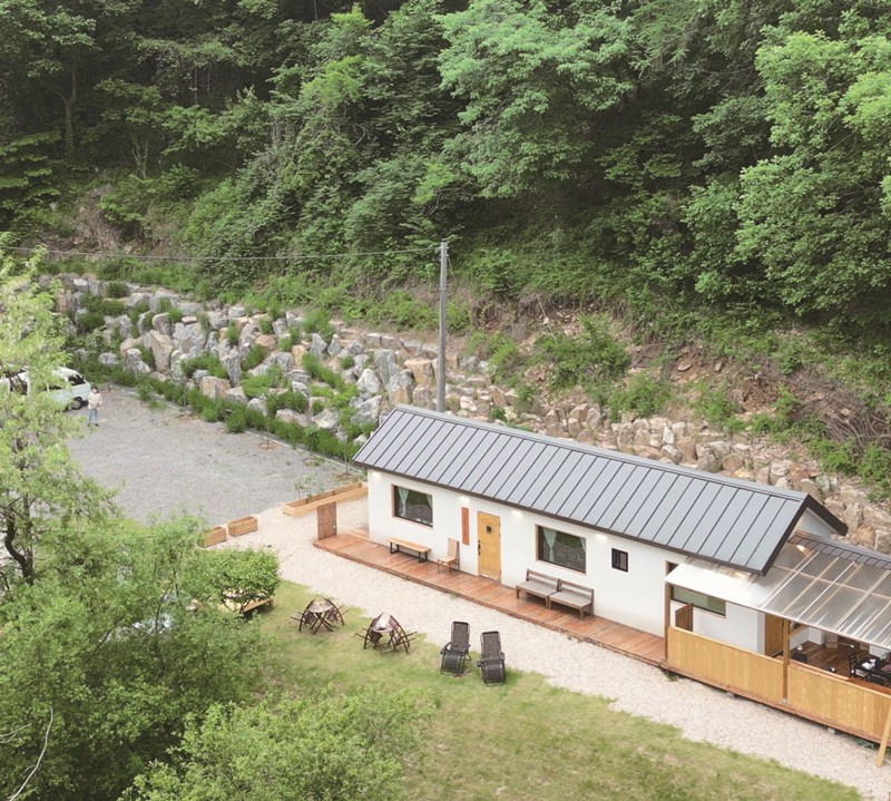 강원도 영월의 작은 서점에 젊은층이 모여들고 있다. [사진=더스쿠프 포토]