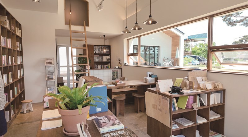 충북 제천의 안녕, 책은 취미마켓으로 아이들과 어른이 공동체 삶을 경험하도록 만든다.[사진=더스쿠프]