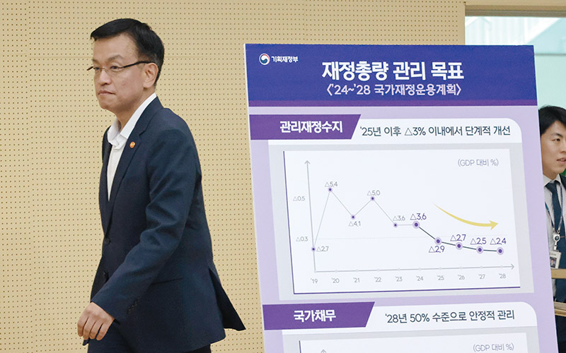 경기 부양을 위해서라면 감세보다 재정지출이 더 유효하지만 현 정부엔 그럴 여력이 없다.[사진=뉴시스]