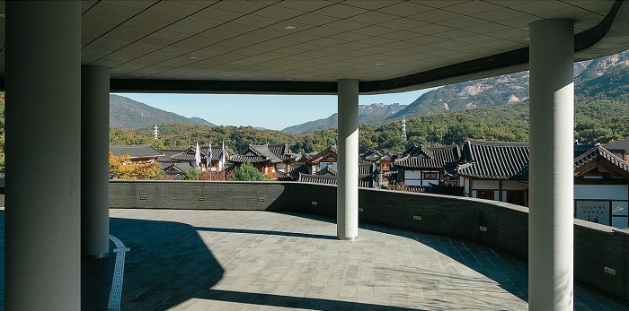 공공예식장을 결혼식을 할 수 있는 장소로 꾸미다 보면 가격이 천정부지로 치솟는다.[사진 | 뉴시스]